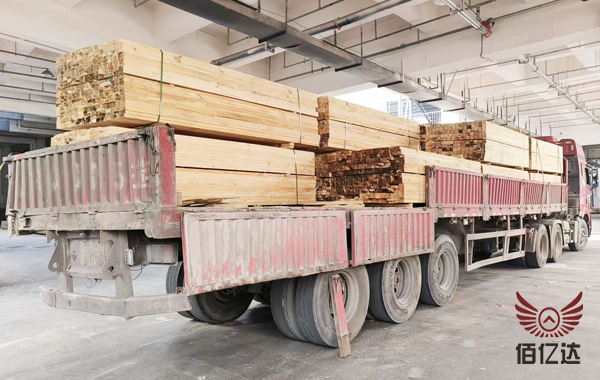 重慶建筑木方廠家裝車場(chǎng)景圖